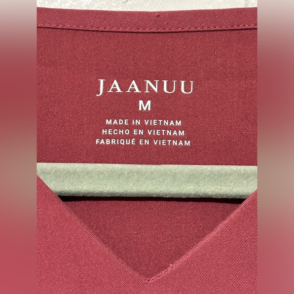 Jaanuu Wine Scrub Top Size Medium (M) - Picture 3 of 4